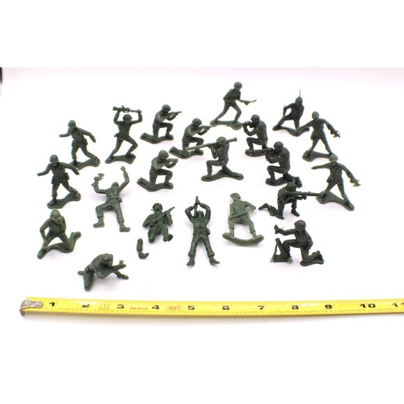 Plastic Green Army Men Soldiers 21pc Set Miniature Figurines WWII Military Toys - Picture 8 of 10